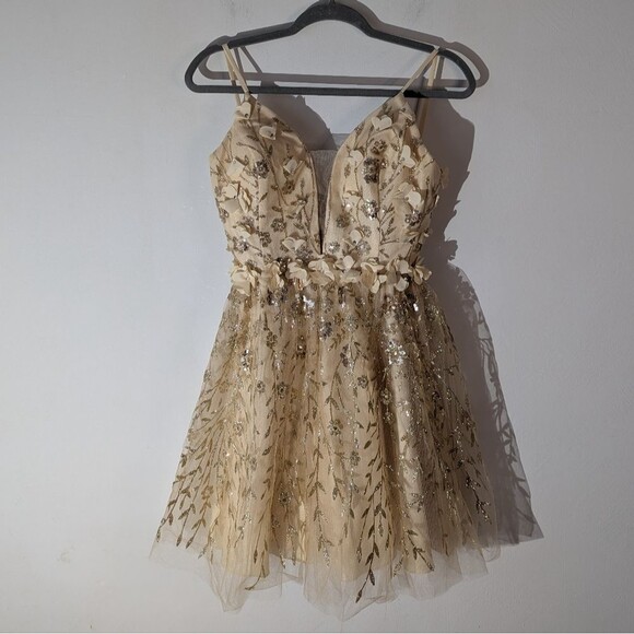 GLS Collective Elizabeth K Champagne Gold 3D Floral Butterfly Dress Size Medium - Picture 3 of 9